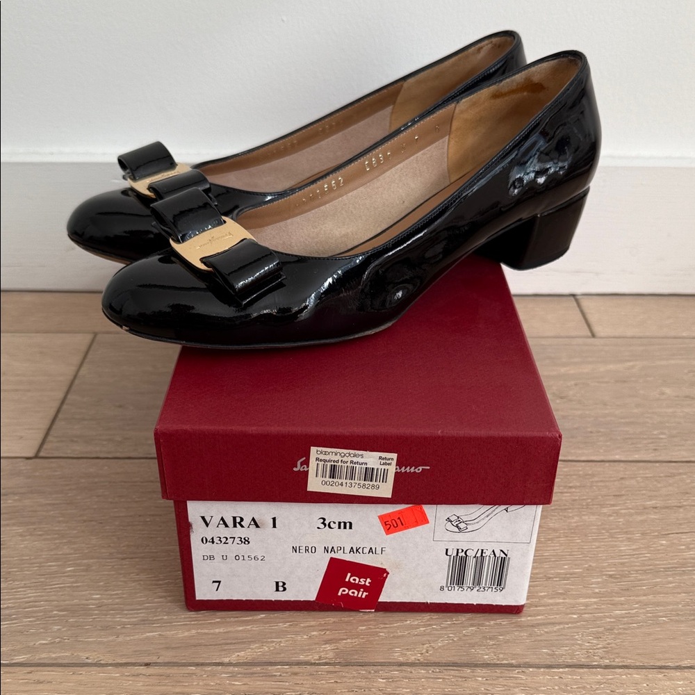 Salvatore Ferragamo Vara Leather Pumps, Black / Gold, Women’s 7
